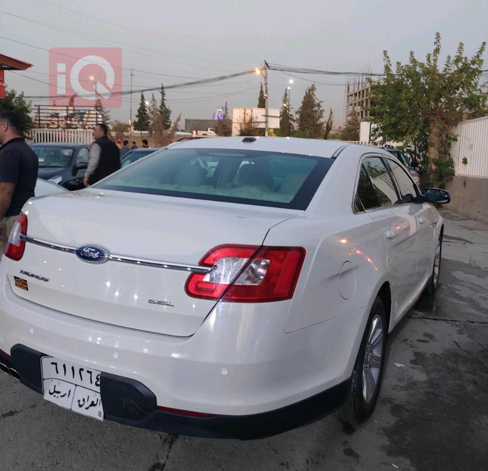 Ford Taurus